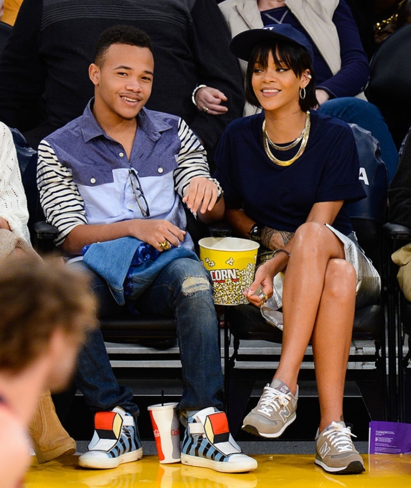 Rihanna con su hermano Rajad Fenty | Getty Images Photo by Noel Vasquez