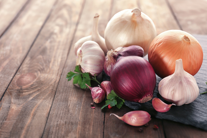 Ayudando a que las cebollas y el ajo duren más | Shutterstock