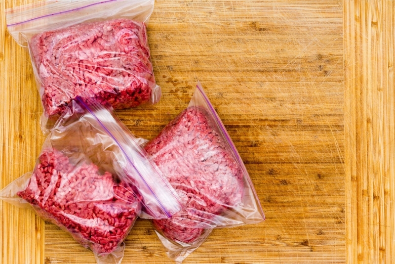 Aplana la carne molida antes de guardarla | Shutterstock