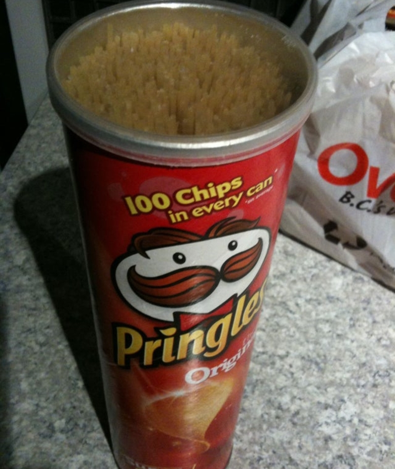 Use a Pringles Can to Store Spaghetti | Imgur.com/bNt9j