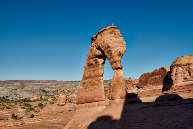 Un arco del desierto juega con la percepción | Alamy Stock Photo