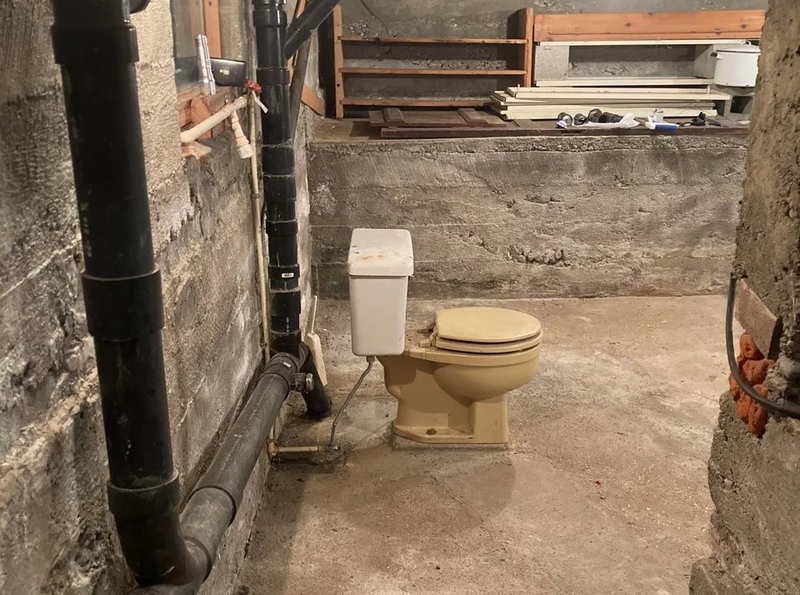 A Solitary Basement Toilet | Reddit.com/Leviathan8675309