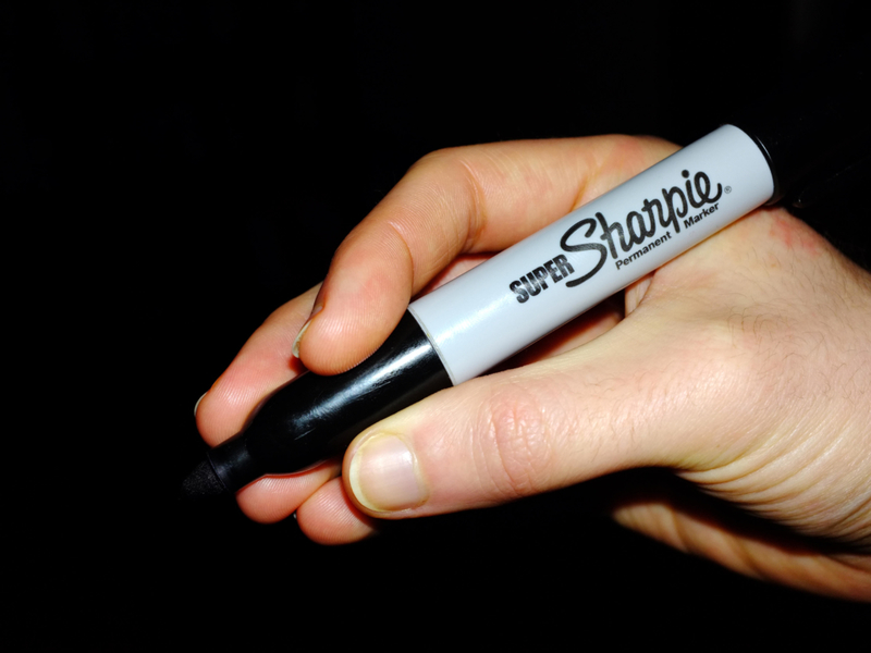 Usar un sharpie como delineador de ojos | Alamy Stock Photo
