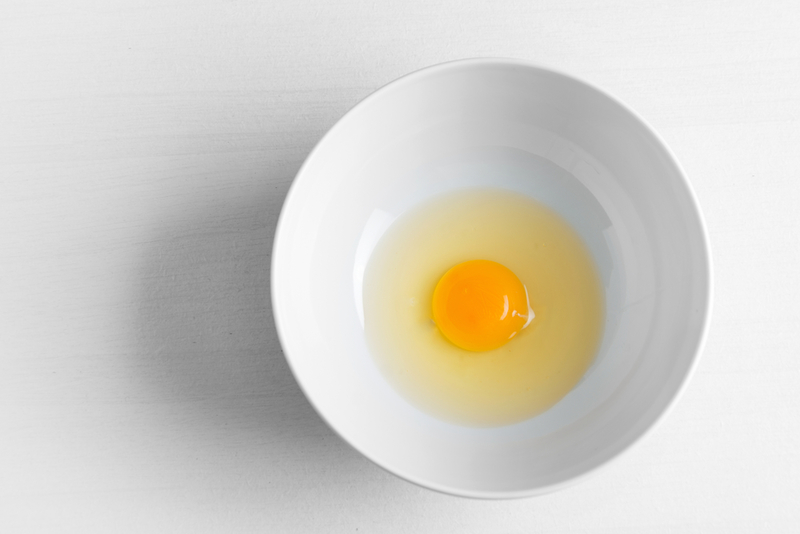 Una mascarilla hecha con huevos crudos | Shutterstock