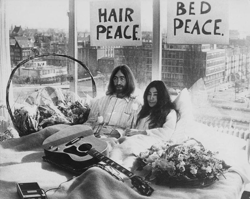 El amor pacífico de John Lennon y Yoko Ono | Getty Images Photo by Keystone/Hulton Archive