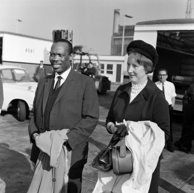 El presidente Seretse Khama y su dama Ruth Williams | Getty Images Photo by Victor Crawshaw/Mirrorpix