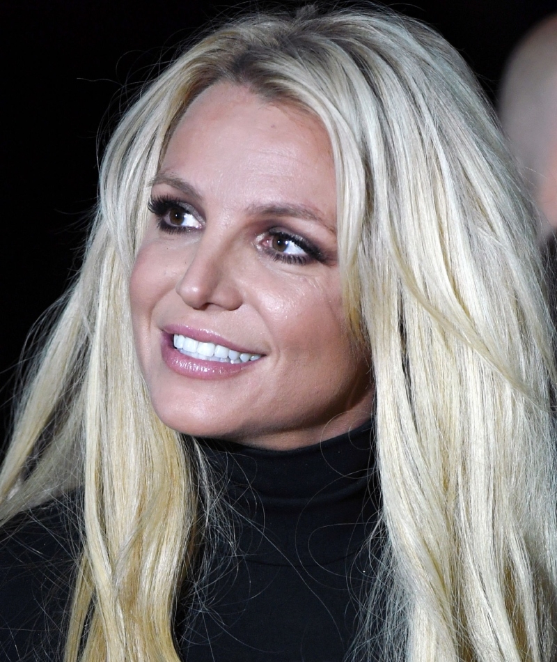 Britney Spears Stealing Moments From Jessica | Getty Images Photo by Ethan Miller