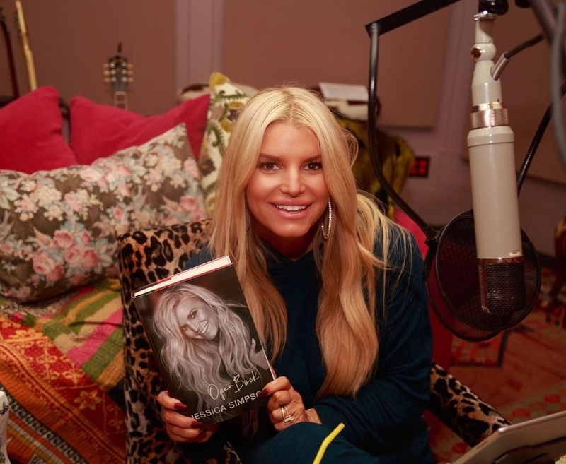 From Queen of Tabloid Tales to Bestselling Author | Instagram/@jessicasimpson