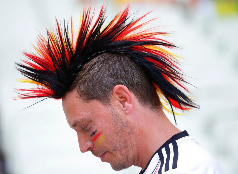 Sonic le hérisson, grand fan de football allemand | Alamy Stock Photo