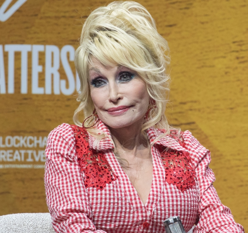 El maquillaje de Dolly Parton a veces es un poco chillón | Getty Images Photo by Rick Kern/FilmMagic