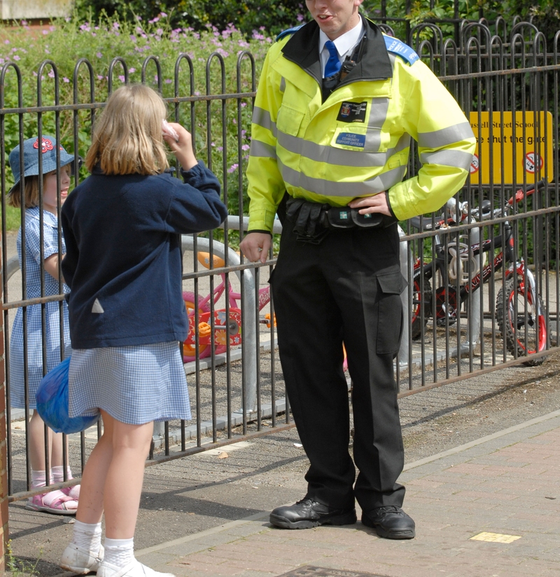 An officer in Need | Alamy Stock Photo by By Ian Miles-Flashpoint Pictures 