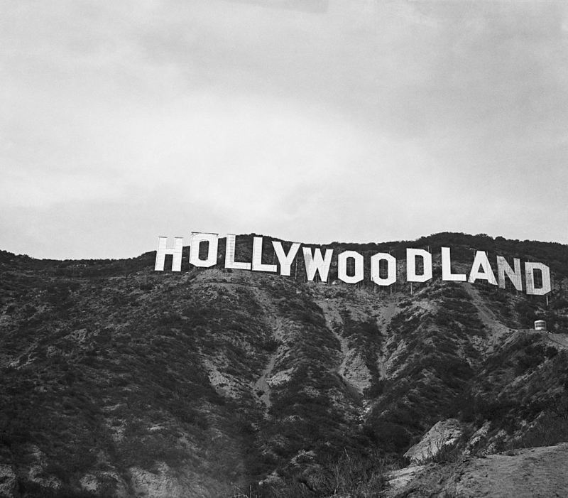 Hugh Hefner y el letrero de Hollywood | Getty Images Credit: Bettmann / Contributor