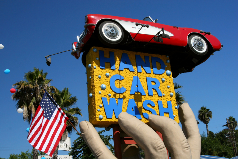 Lleva tu coche a lavar, a mano | Shutterstock