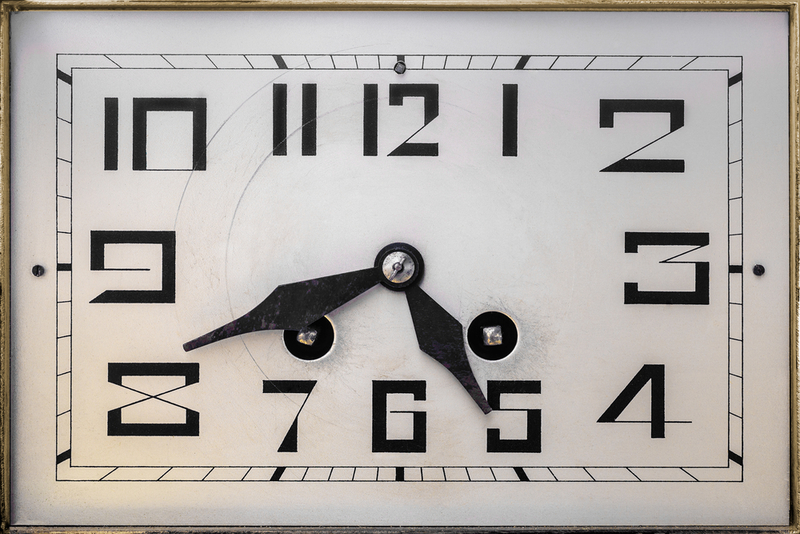 Relojes antiguos | Shutterstock Photo by Martin Bergsma