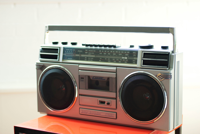 Radiocasetes de los 80 | Alamy Stock Photo by JAMES LANGE