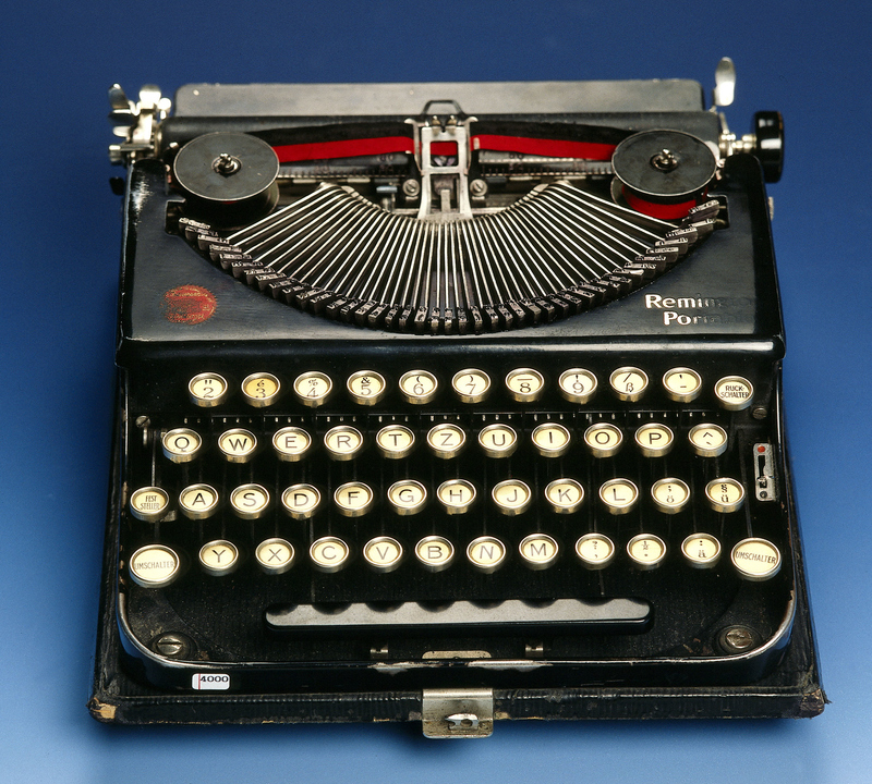 Máquinas de escribir | Alamy Stock Photo by INTERFOTO/Personalities