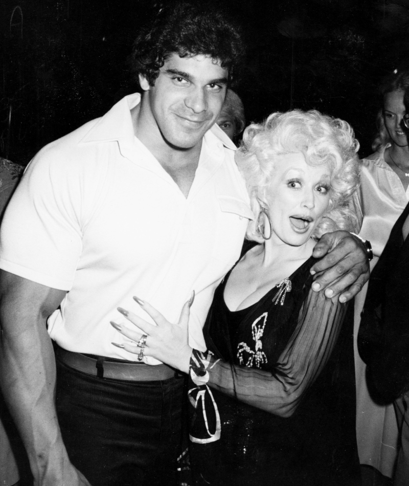 Dolly Parton y Lou Ferringo en una noche de fiesta | Getty Images Photo by Ron Galella Collection