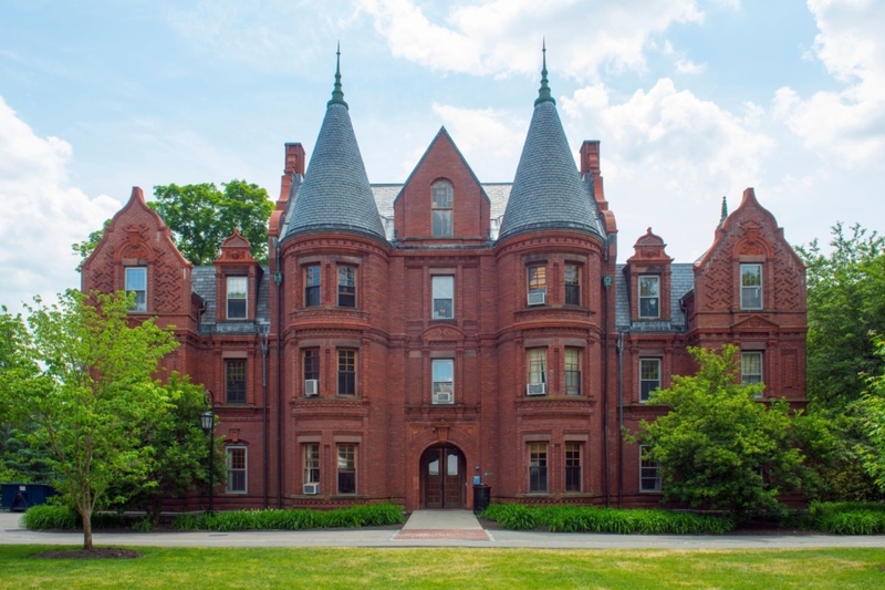 Wellesley College: $2.091 Billion | Shutterstock