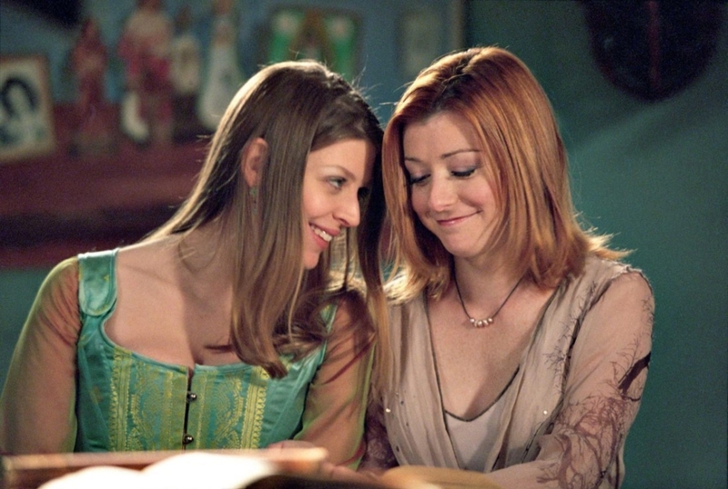 Tara & Willow — Buffy, la Cazavampiros | MovieStillsDB Photo by thanatos/Warner Bros