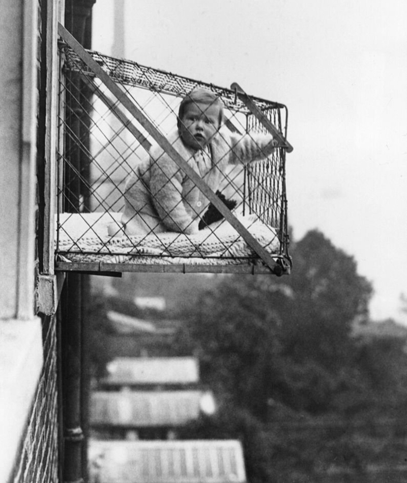 La jaula del bebé | Getty Images Photo by Fox Photos