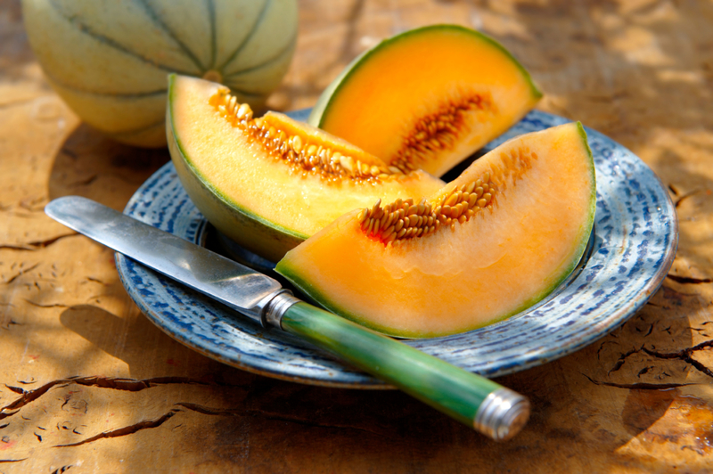 Don’t Refrigerate Cantaloupe Until It Is Ripe | Alamy Stock Photo by funkyfood London-Paul Williams